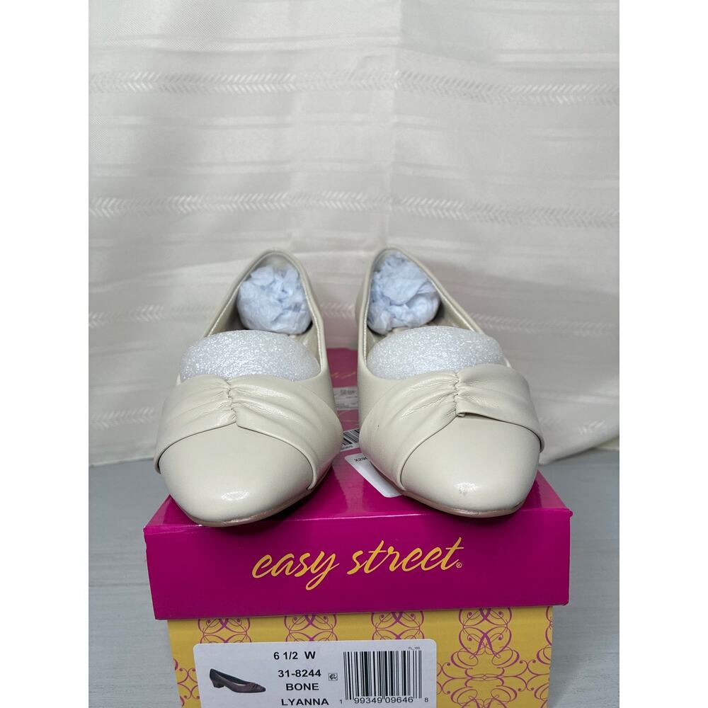 Easy Street Waive Kitten Heel Pumps Bone Womens Size 6.5 Wide - Picture 6 of 12